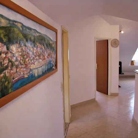 Apartment In Pucisca/insel Brac 26249 Pucisca
