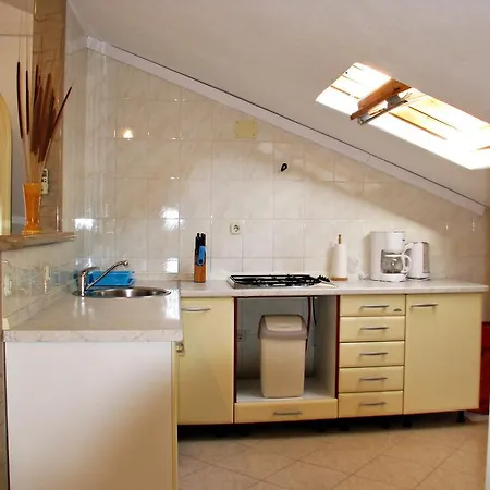 Apartment In Pucisca/insel Brac 26249